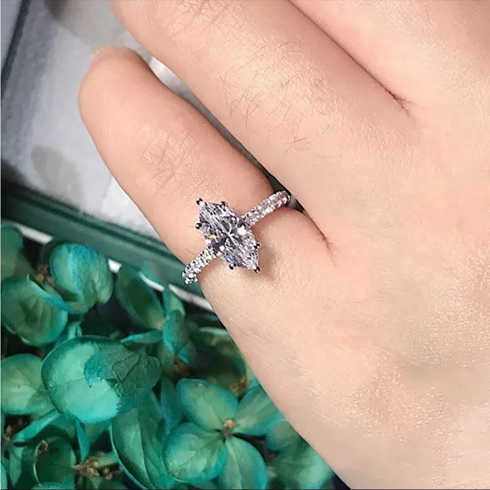 New Women’s 925 Silver Beautiful Diamond Ring